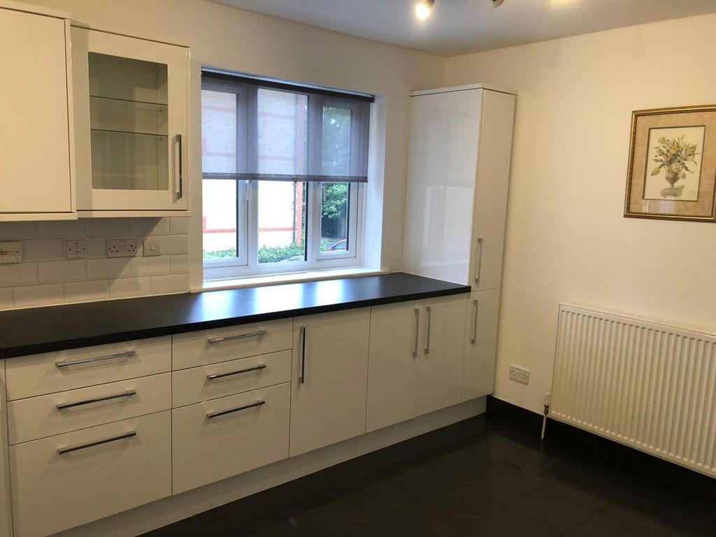 Property photo 2 of 10 Kitchen