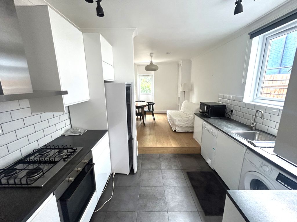 Property photo 1 of 16 Image00013