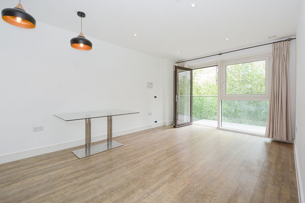 Property photo 3 of 16 93 Copenhagen Court(13)