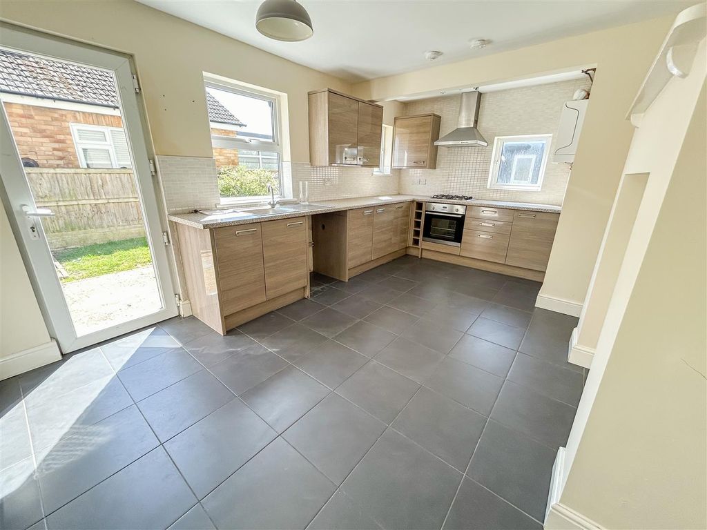 Property photo 3 of 24 Kitchen