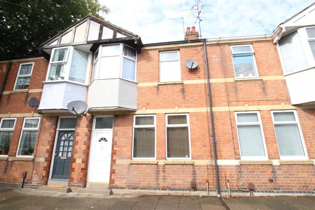 3 bed property for sale Queens Park