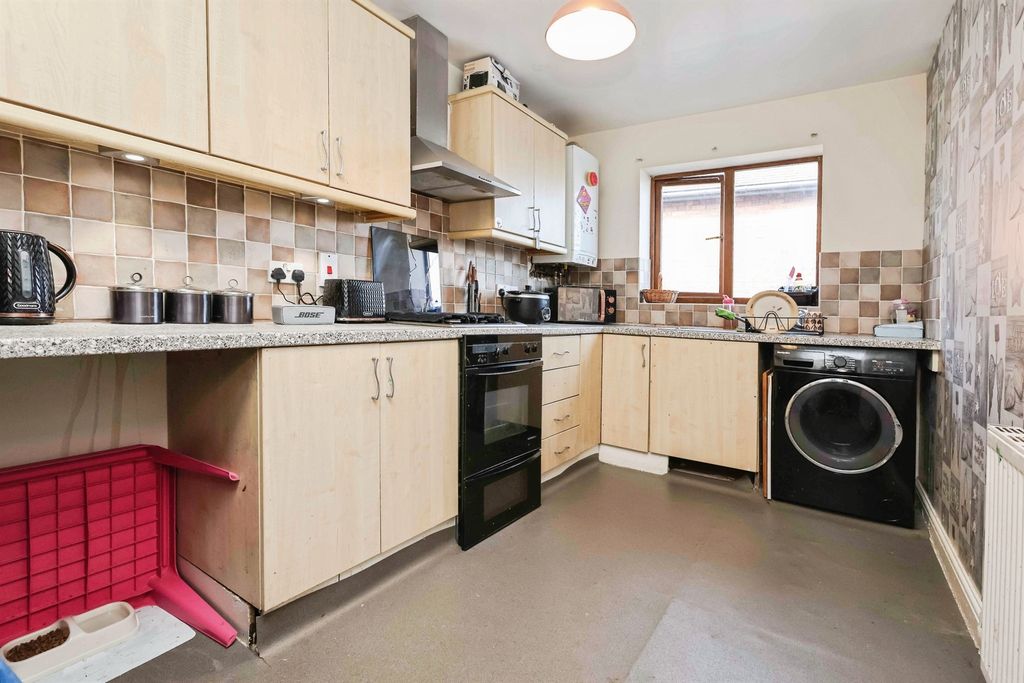 Property photo 2 of 19