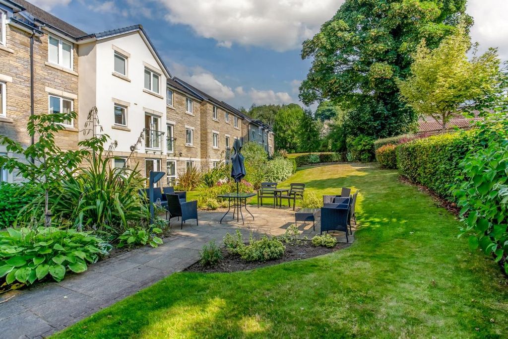 Property photo 1 of 14 8517726_Exterior07 (Medium).Jpg