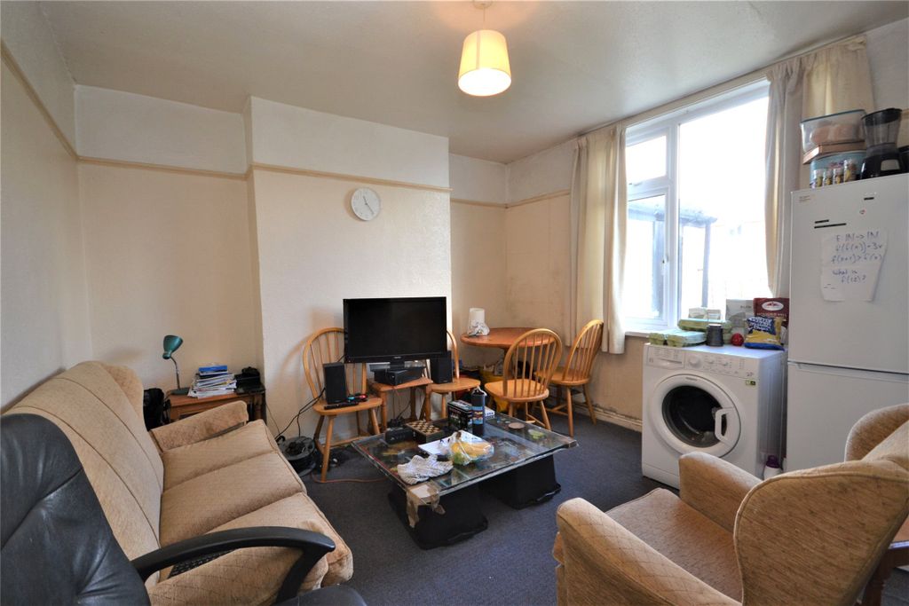 Property photo 3 of 9 Living Room