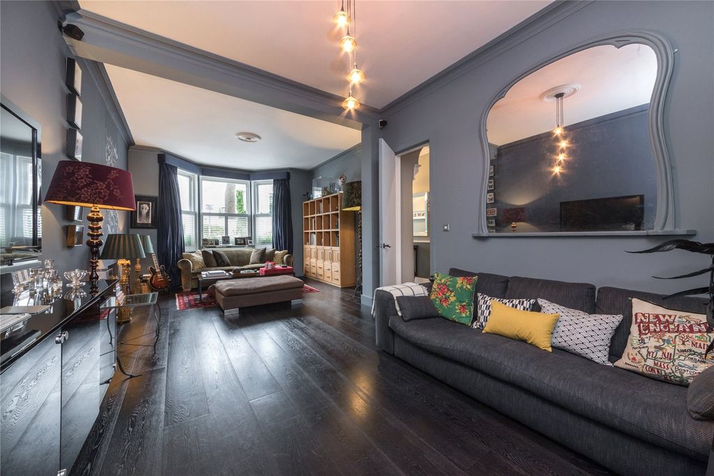 Property photo 2 of 17