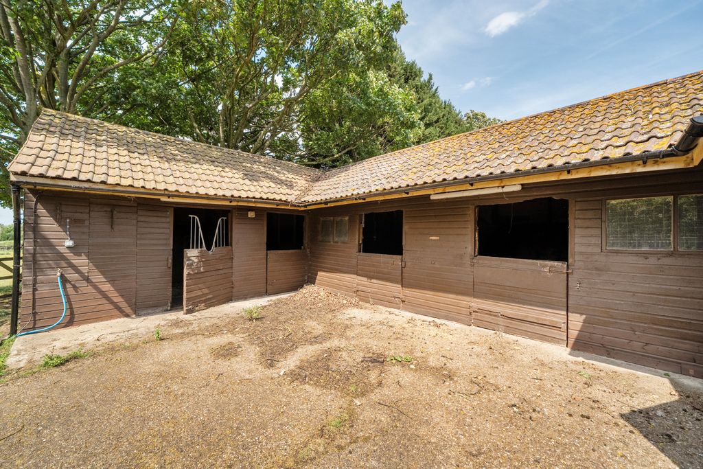 Property photo 3 of 24