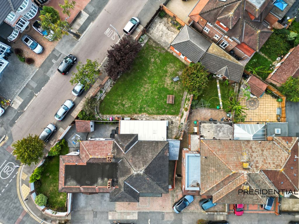 Property photo 2 of 41