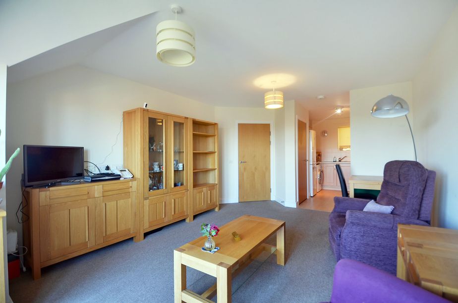 Property photo 3 of 17 Lounge (3).Jpg