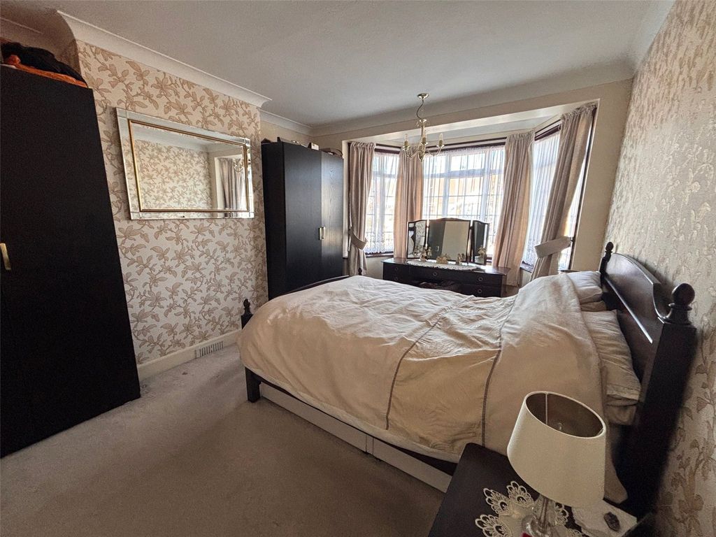 Property photo 3 of 18 Bedroom