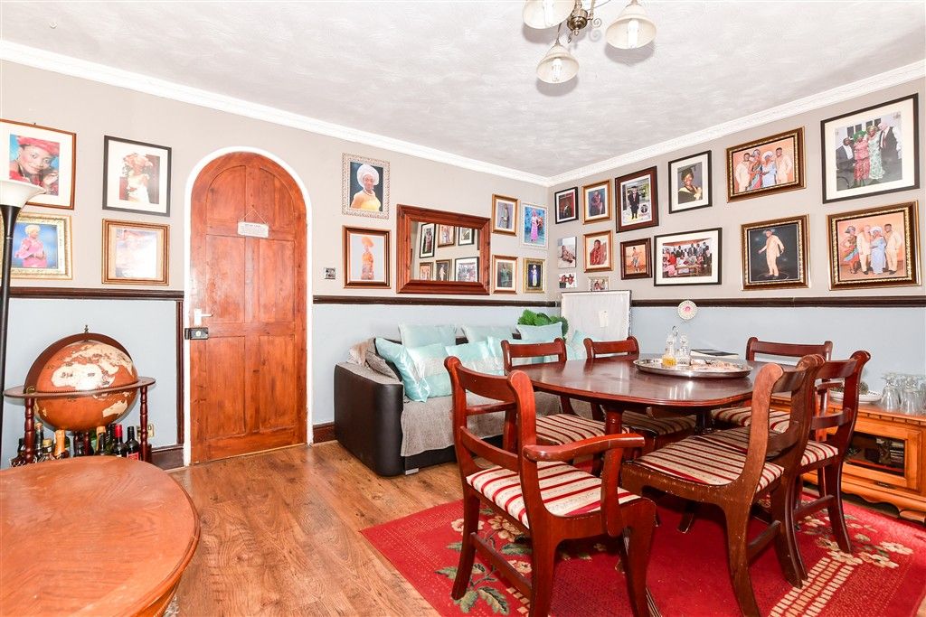 Property photo 3 of 9 Lounge/Diner