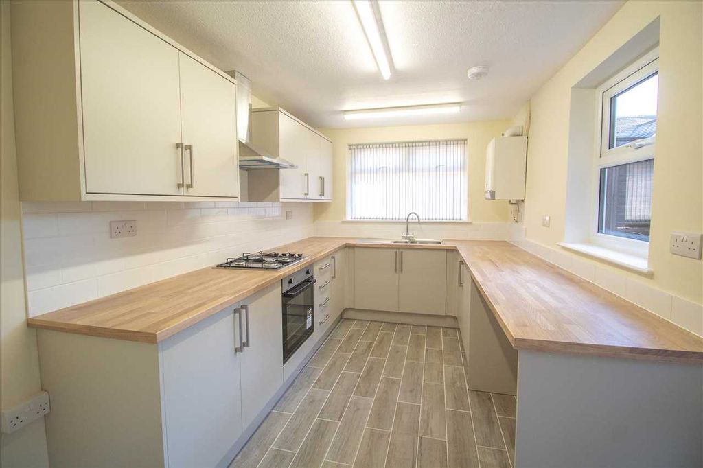 Property photo 2 of 10 Kitchen