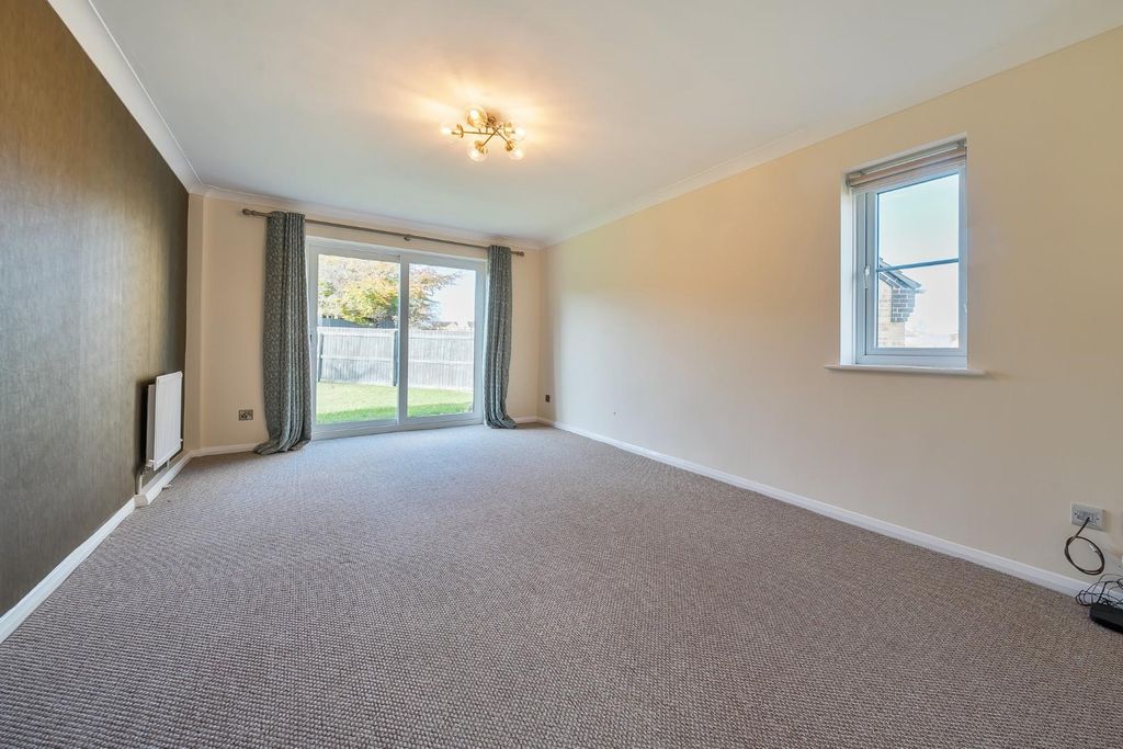 Property photo 3 of 23 Lounge.Jpg