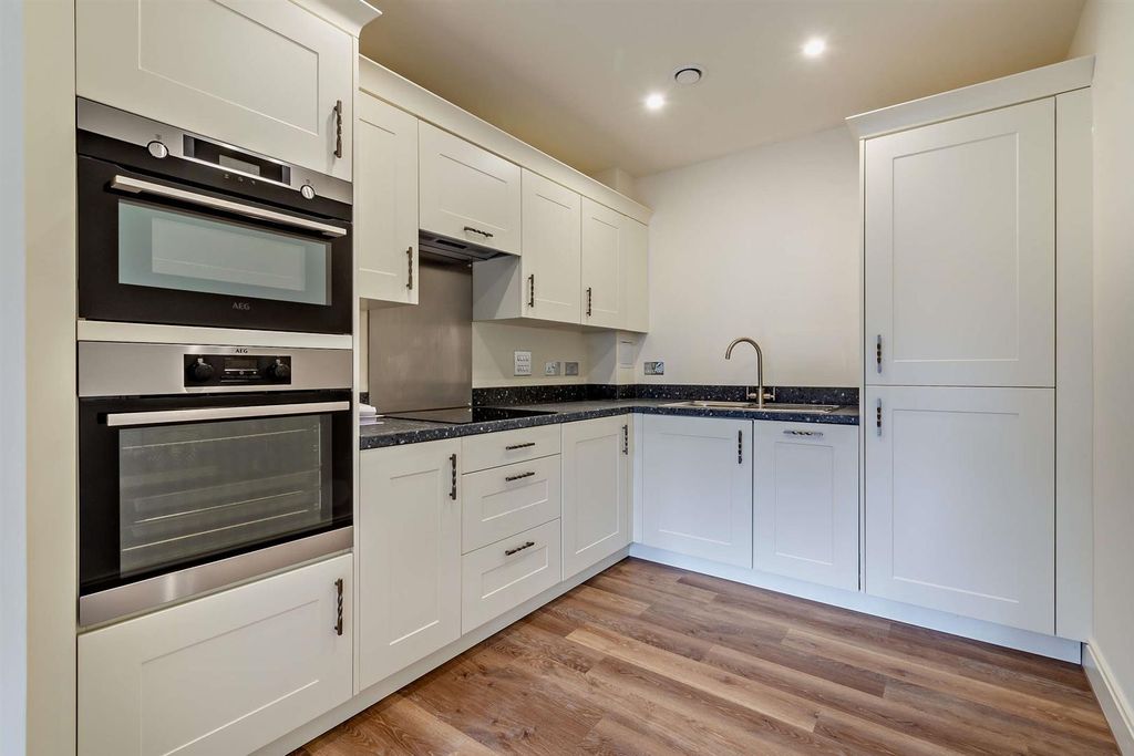 Property photo 3 of 15 8582155-Interior05-800.Jpg