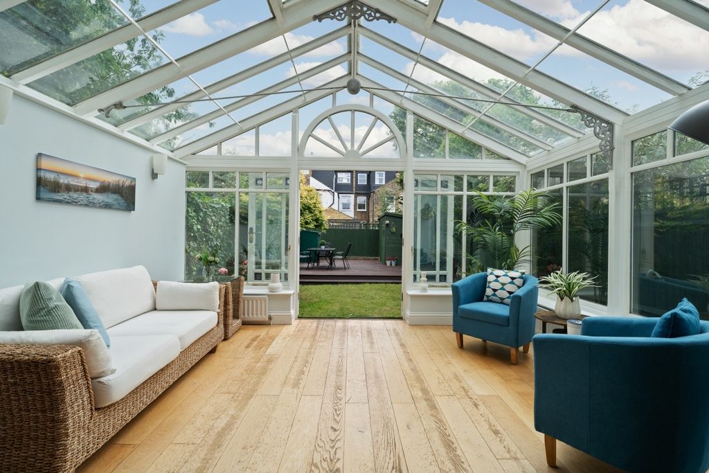 Property photo 2 of 19 13