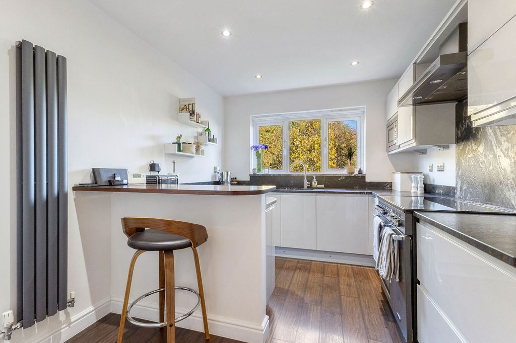 Property photo 3 of 25