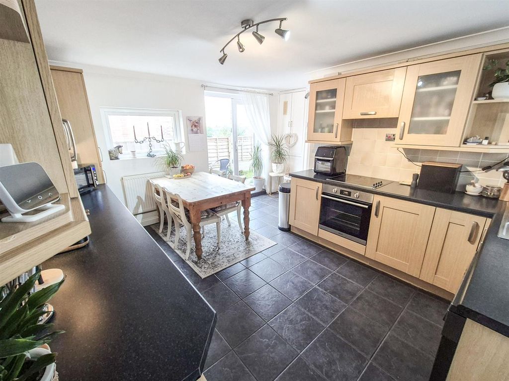 Property photo 3 of 10 96Bvicki1.Jpg
