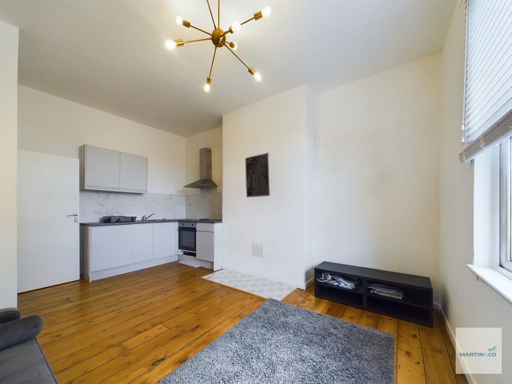 Property photo 2 of 8 Cam03394G0-Pr0069-Still005