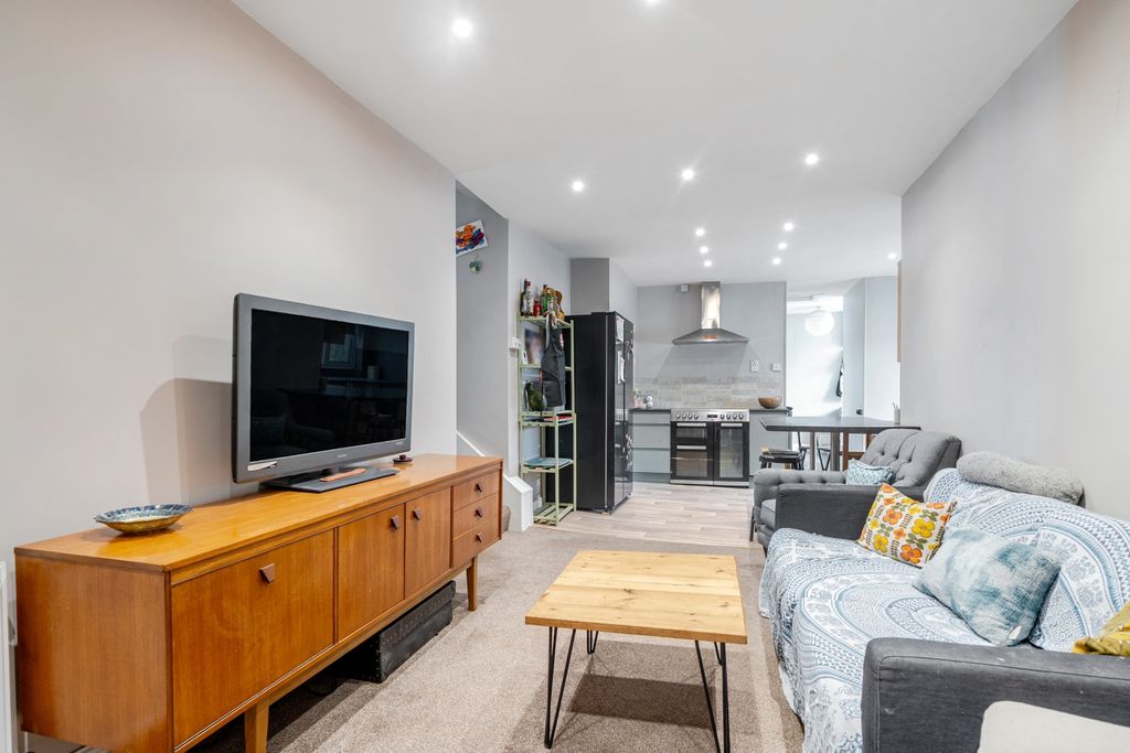 Property photo 3 of 21 1454172-14-69F498c1ba8c2