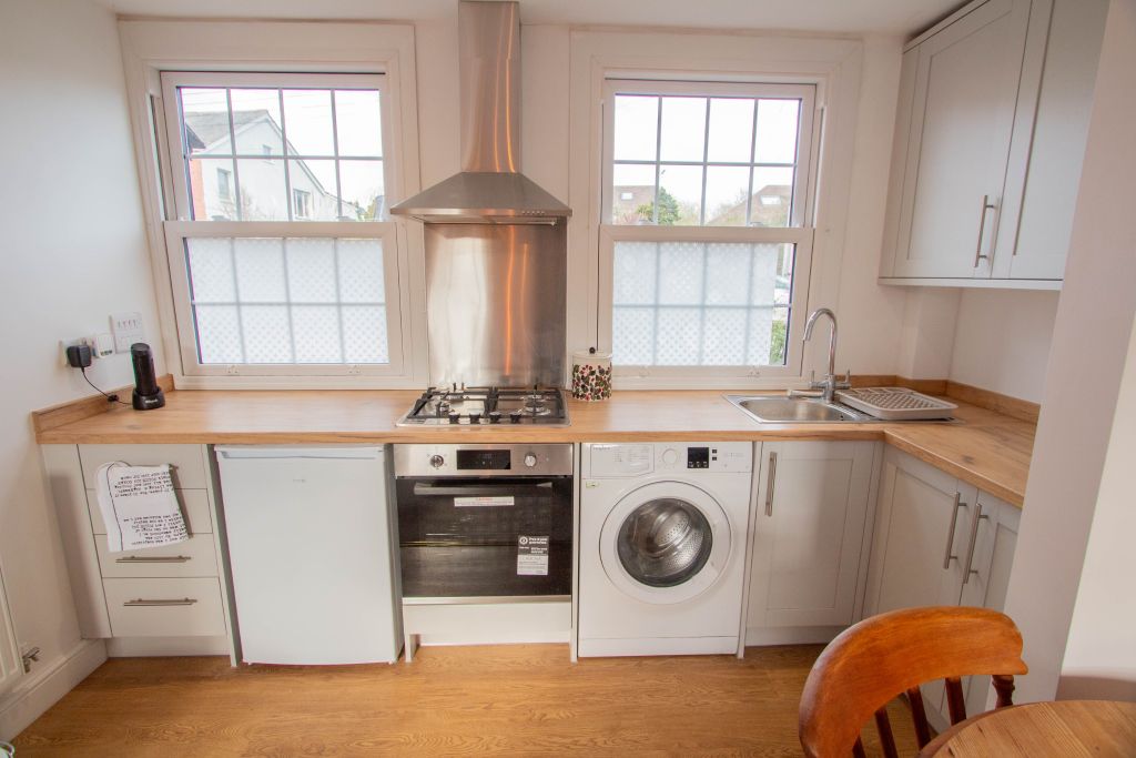 Property photo 3 of 10 Kitchen
