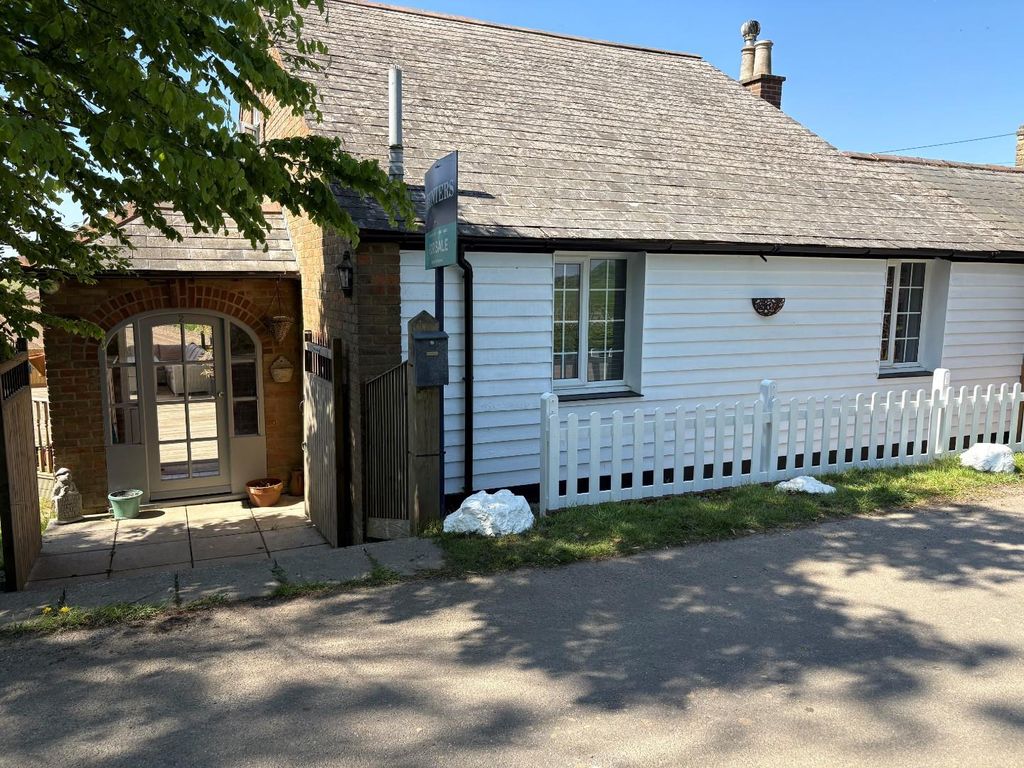 Property photo 2 of 28