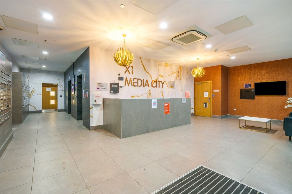 Property photo 3 of 8 Reception