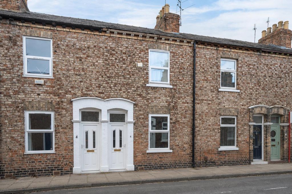 Property photo 1 of 17 External