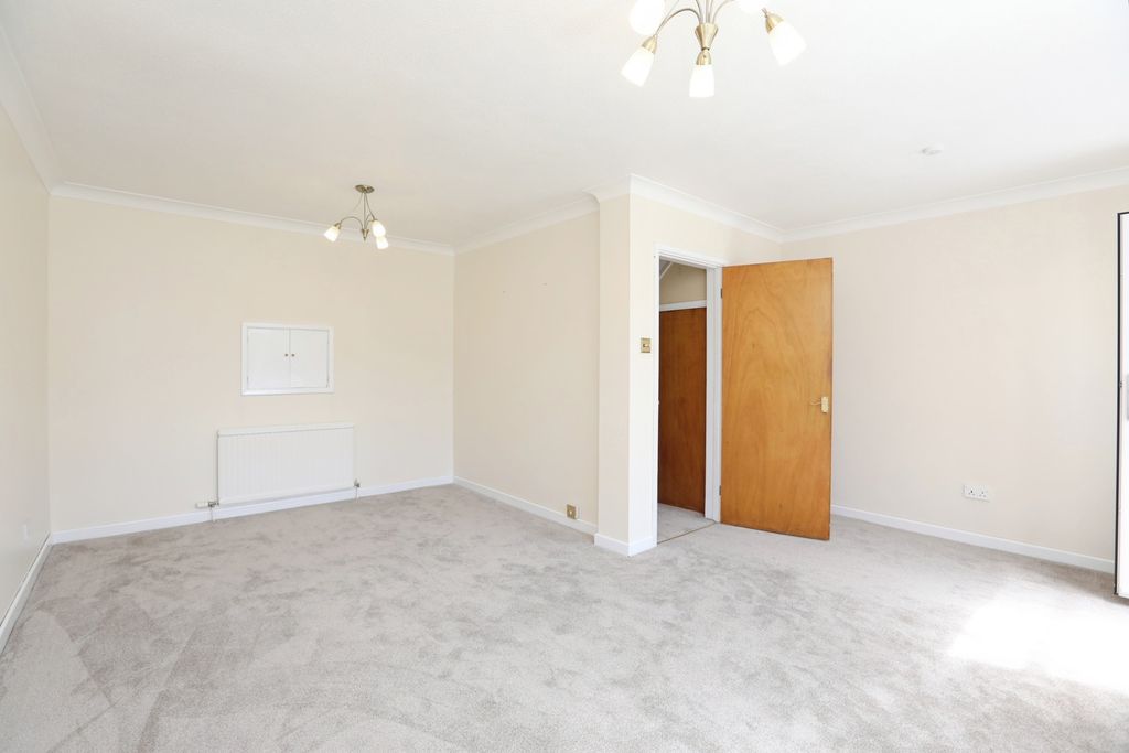 Property photo 2 of 10 Bedroom