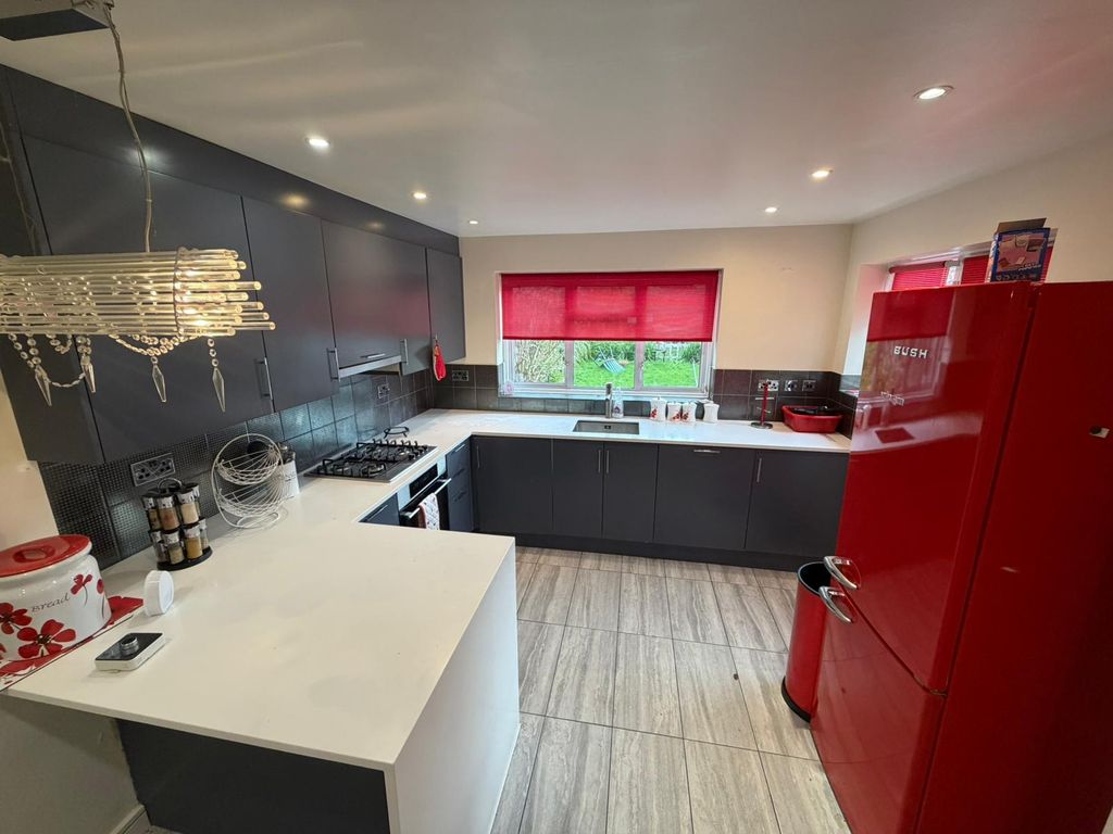 Property photo 3 of 11 Image