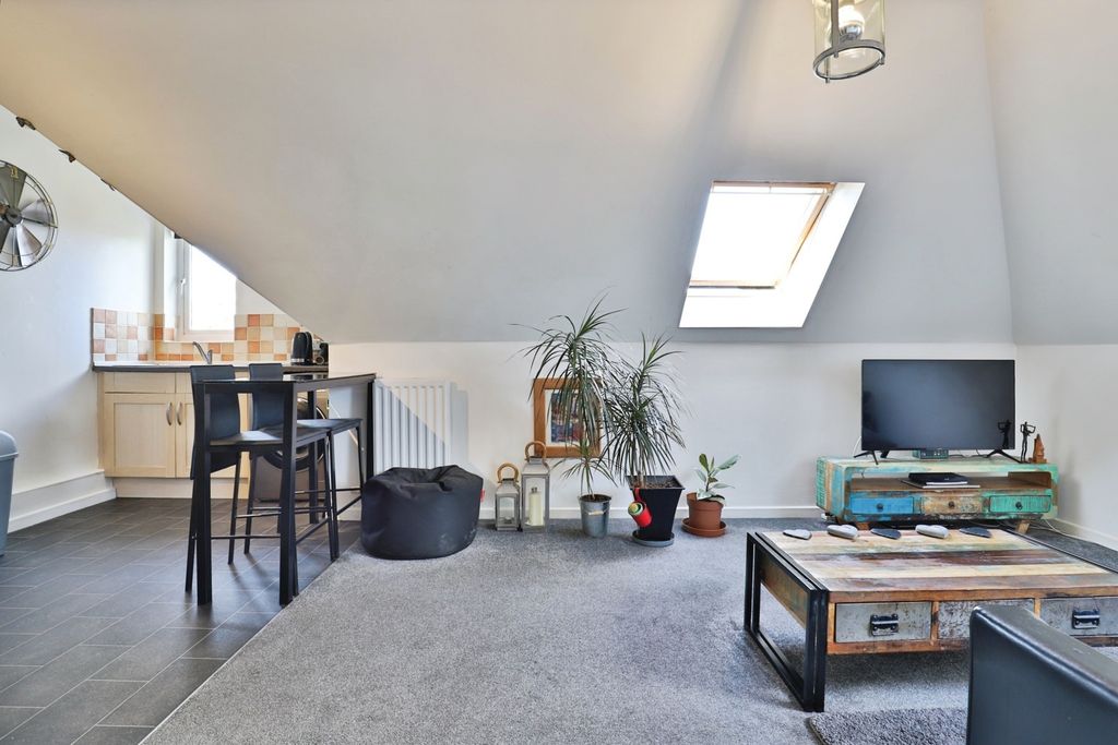 Property photo 3 of 20 Pbox-Img.Jpg
