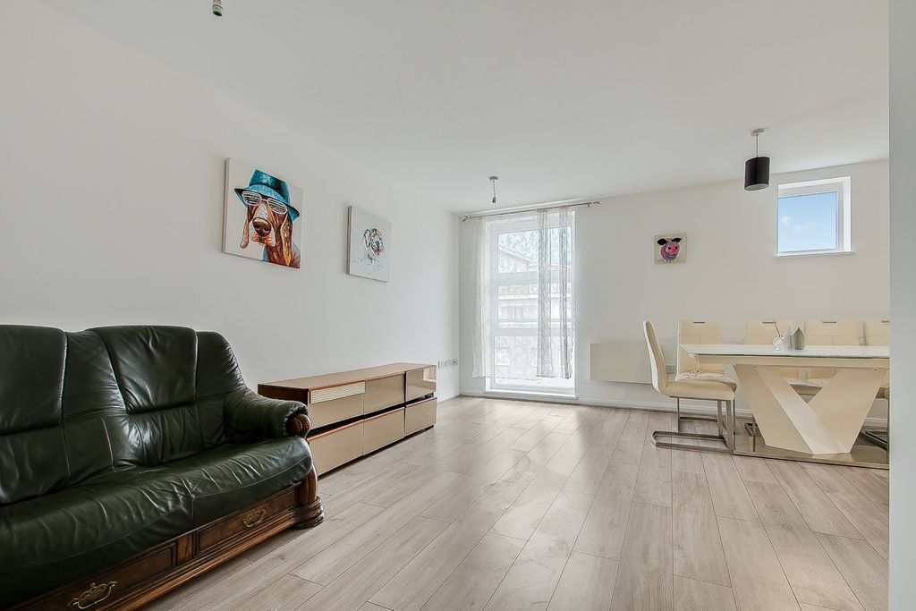 Property photo 3 of 20 4860427
