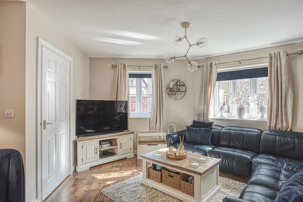 Property photo 2 of 23