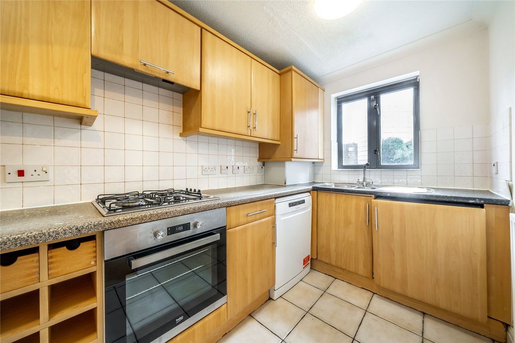 Property photo 3 of 9 Kitchen