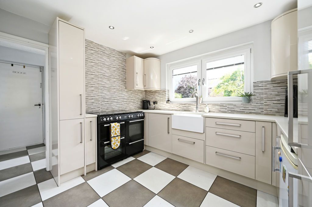 Property photo 2 of 30 Kitchen