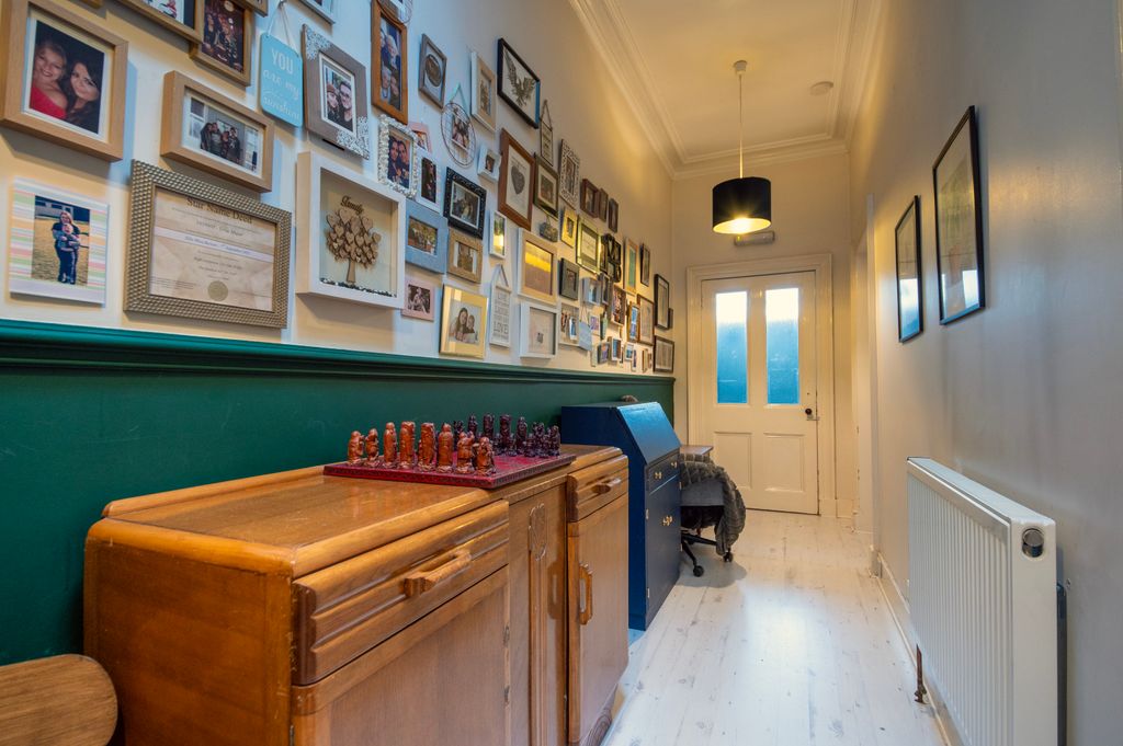 Property photo 2 of 18 Hall 2