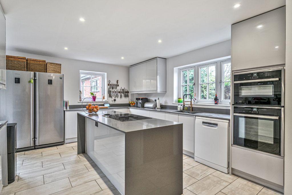 Property photo 3 of 21 Picture No. 27