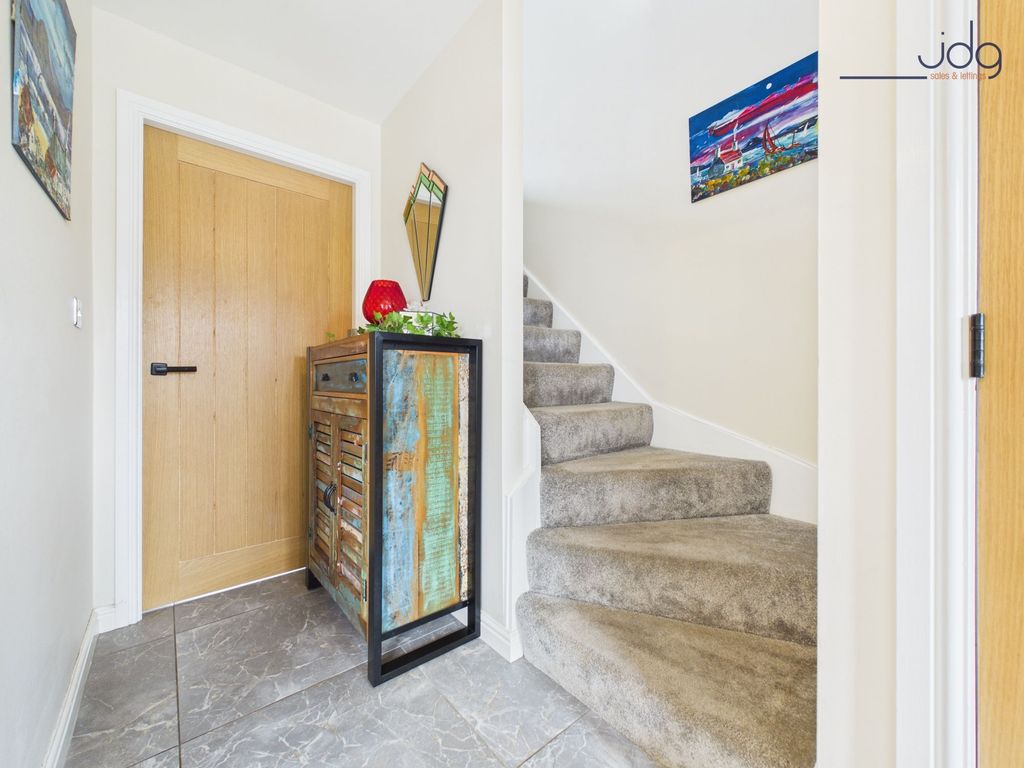 Property photo 2 of 19 Hallway