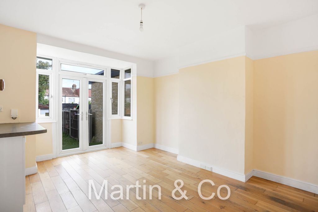 Property photo 2 of 17 1494137015 - 77 Chatworth Road, Sm3 - 8