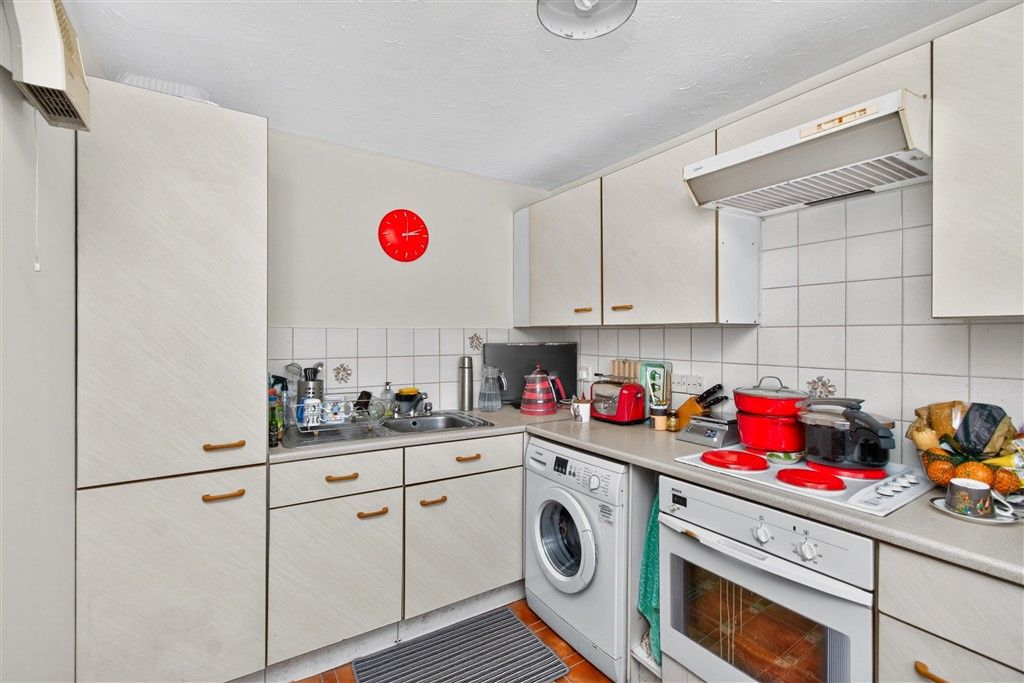 Property photo 3 of 9 Kitchen