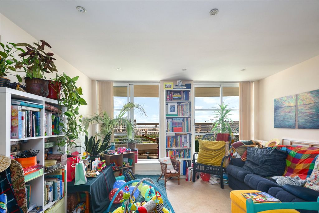 Property photo 2 of 17 Living Room