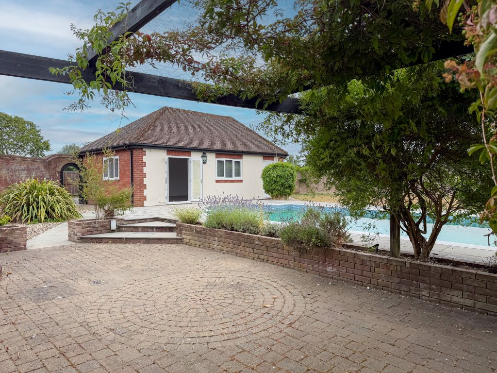 Property photo 2 of 41 Img_1384