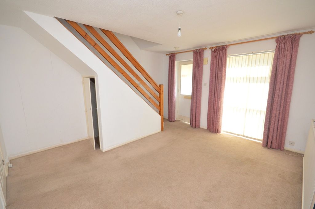 Property photo 3 of 9 Lounge