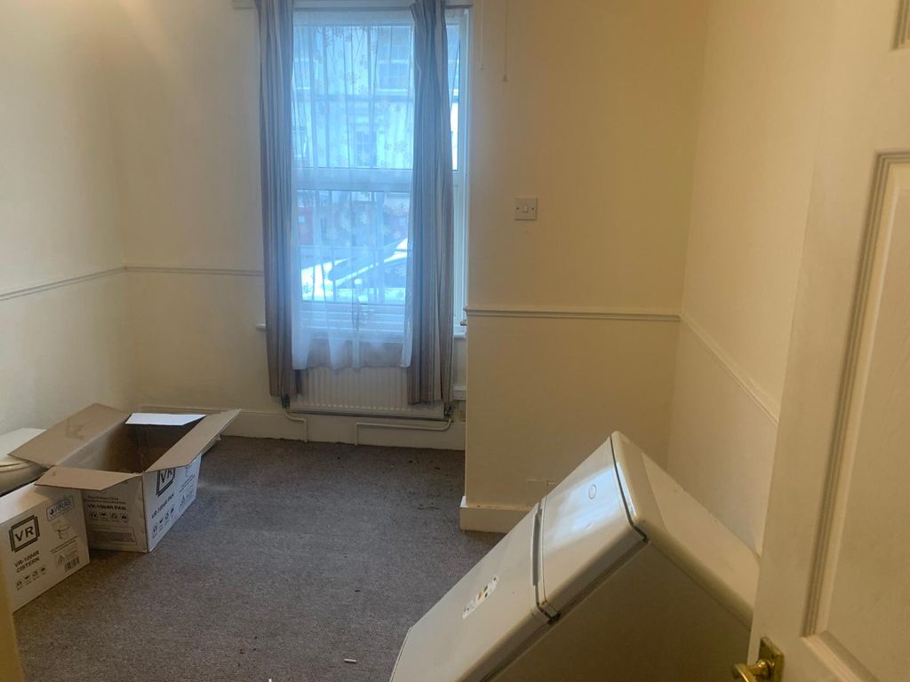 Property photo 3 of 4
