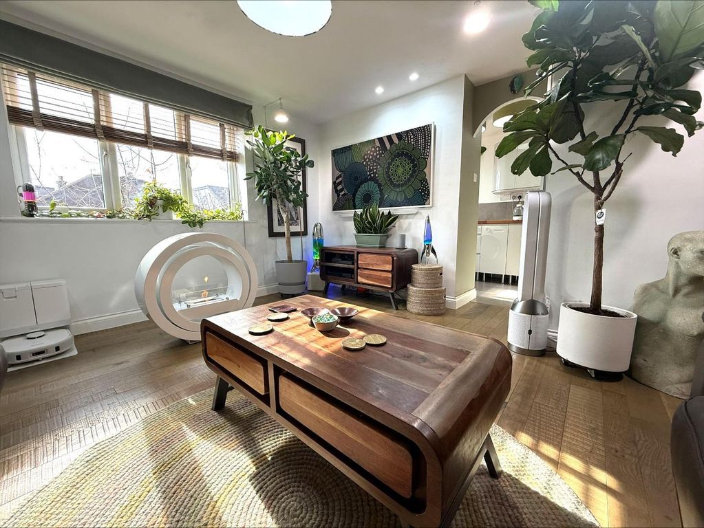 Property photo 1 of 10 Living Room