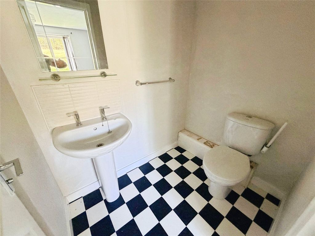 Property photo 3 of 16 En-Suite