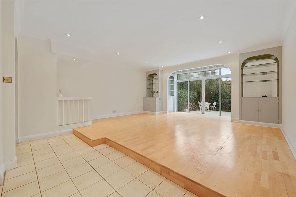 Property photo 3 of 14 Reception