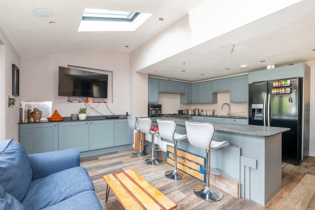 Property photo 3 of 13 Photo 4