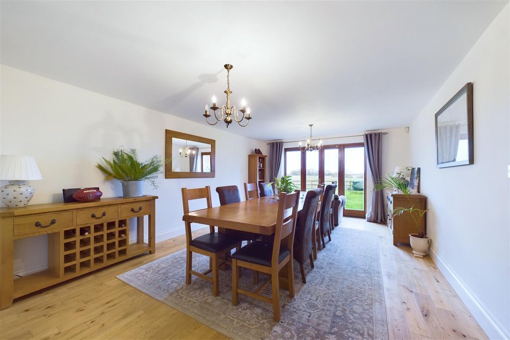 Property photo 2 of 20 Dining Room