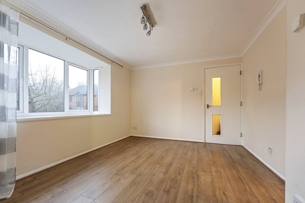 Property photo 3 of 8 Picture No. 17