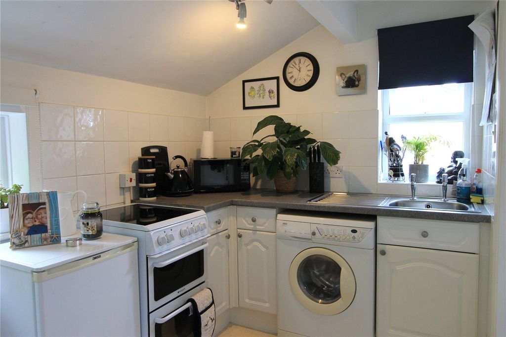 Property photo 2 of 13 Picture No. 15