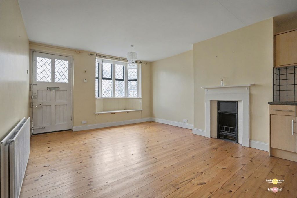 Property photo 3 of 14